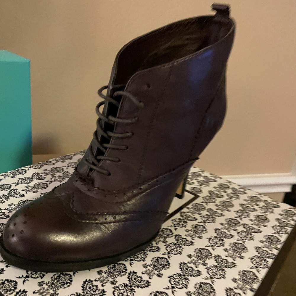 LIKE NEW BOOTIE